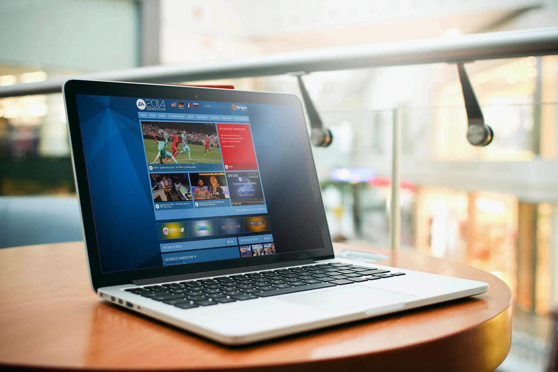Website der gamescom für Electronic Arts auf einem Laptop